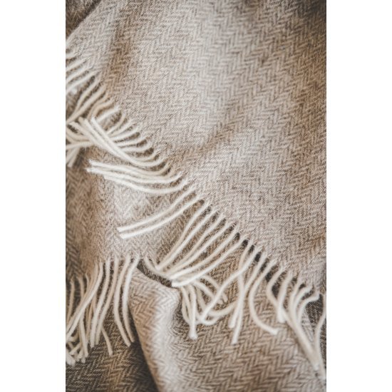 Wool blanket with fringes "Eglutė" beige